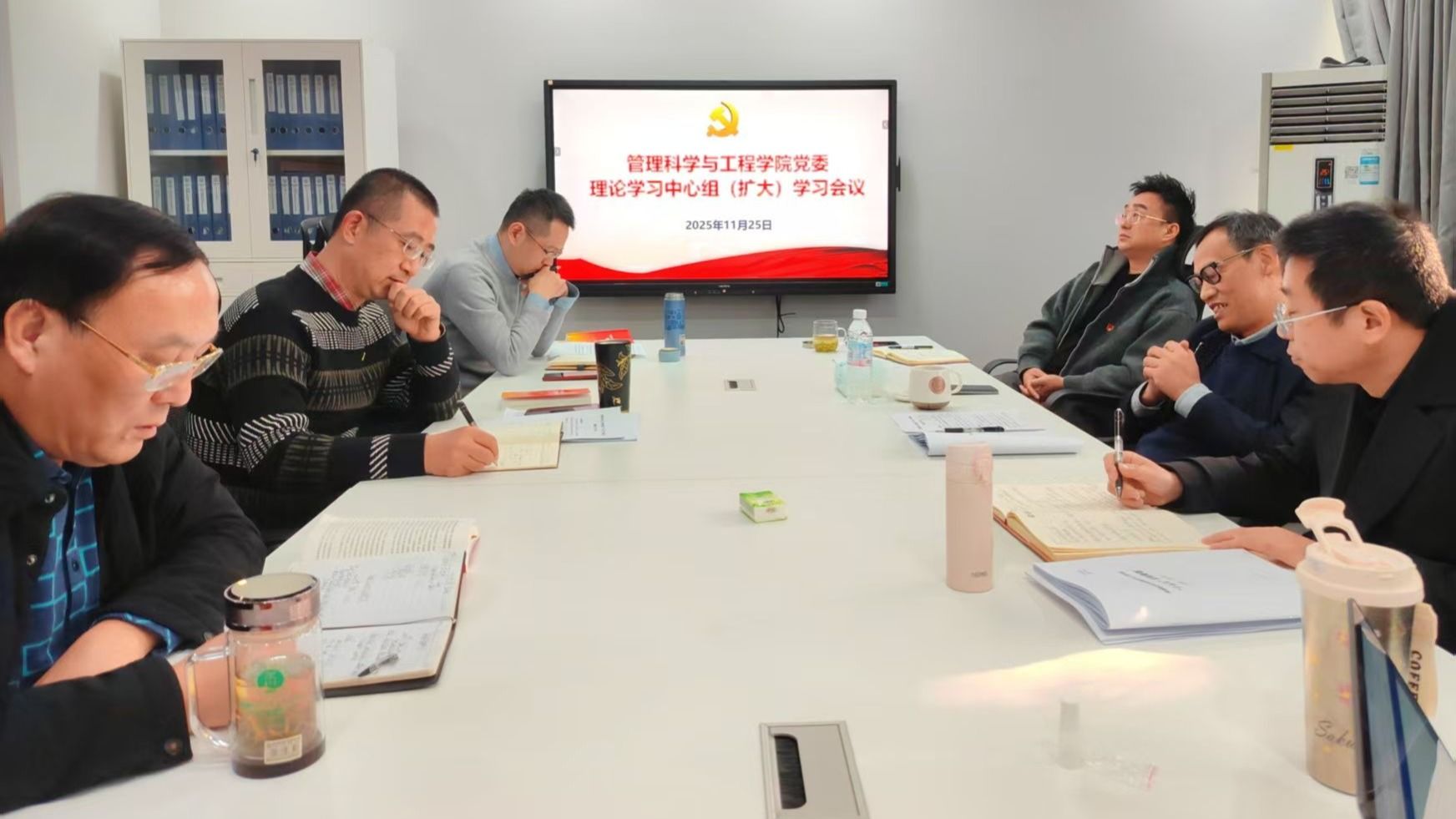 学校党委常委、副校长桂富强列席指导我院党委理论学习中心组（扩大）学习会